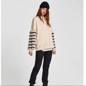 Zara Blush Pink Oversized Sweatshirt with Striped Faux Fur Sleeves Gray White
